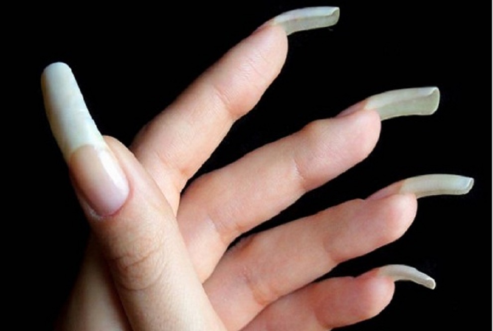 Long nail smoking